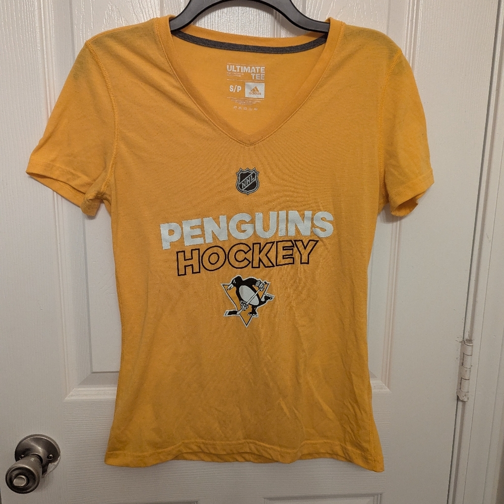 adidas Pittsburgh Penguins NHL Tee | Women’s Gold V-Neck Shirt Size S